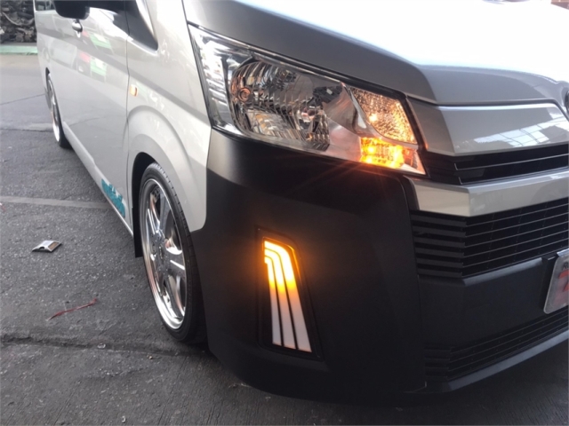 ฝาครอบสปอร์ตไลท์ HIACE 2019 DRL LIGHTBAR ตรงรุ่น V1.0 รุ่นใหม่ 3 ฟังชั่น Day-Nighttime-สัญญาณไฟเลี่ยววิ่ง